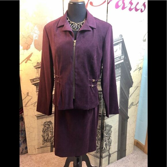 Beautiful skirt suit by Georgio Sant Angelo - Picture 1 of 2